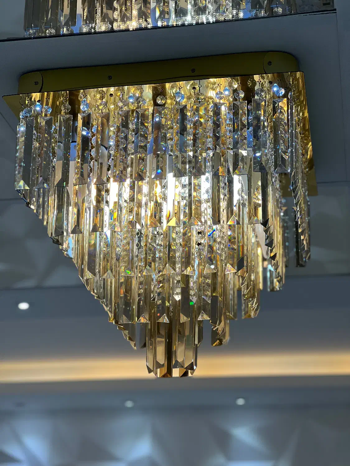 لوستر|لوستر و چراغ آویز|بندر انزلی, معلم|دیوار