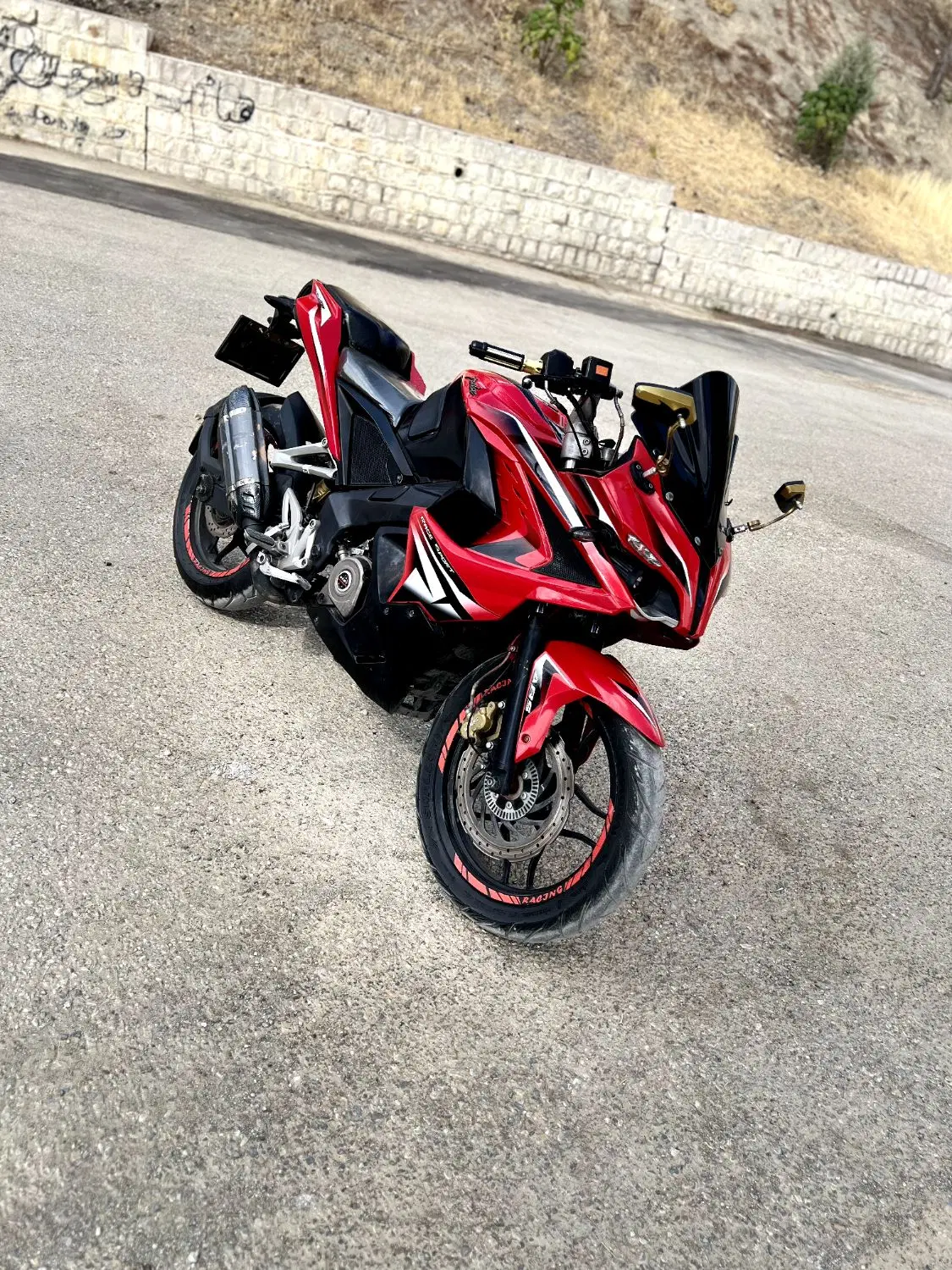 rs200|موتورسیکلت|صحنه, |دیوار