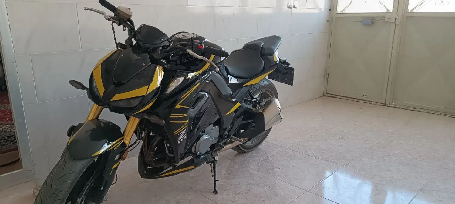 z1000|موتورسیکلت|نجفآباد, هفده شهریور|دیوار