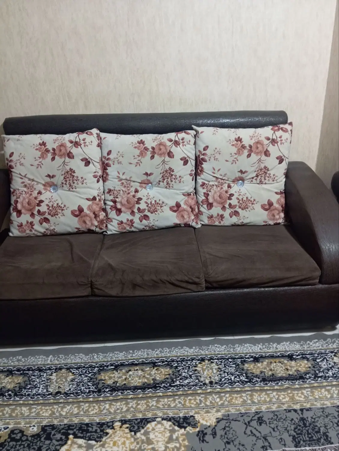 مبل‌|مبلمان خانگی و میز عسلی|اندیشه, اندیشه فاز ۱|دیوار