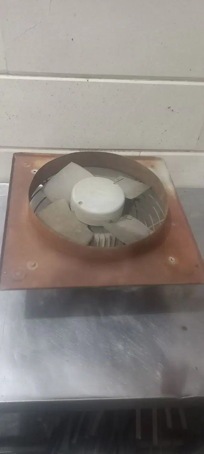 فن تهویه|پنکه و تصفیه‌کنندهٔ هوا|تهران, خلیج فارس|دیوار