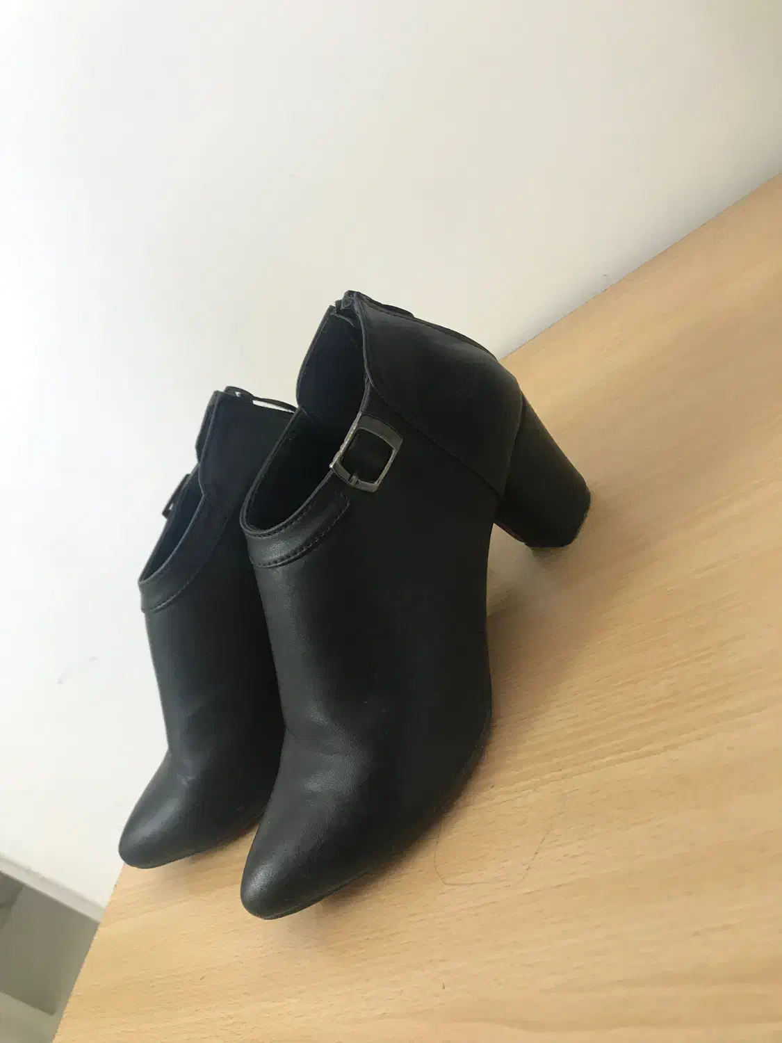 کفش|کیف، کفش، کمربند|شیروان (خراسان), |دیوار