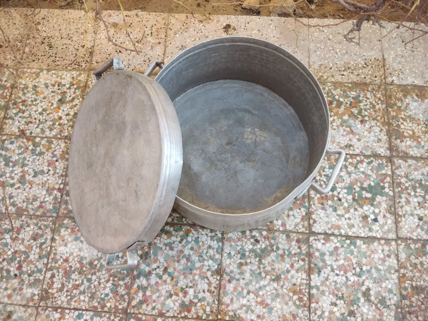 دیگ|ظروف پخت‌وپز|زابل, |دیوار