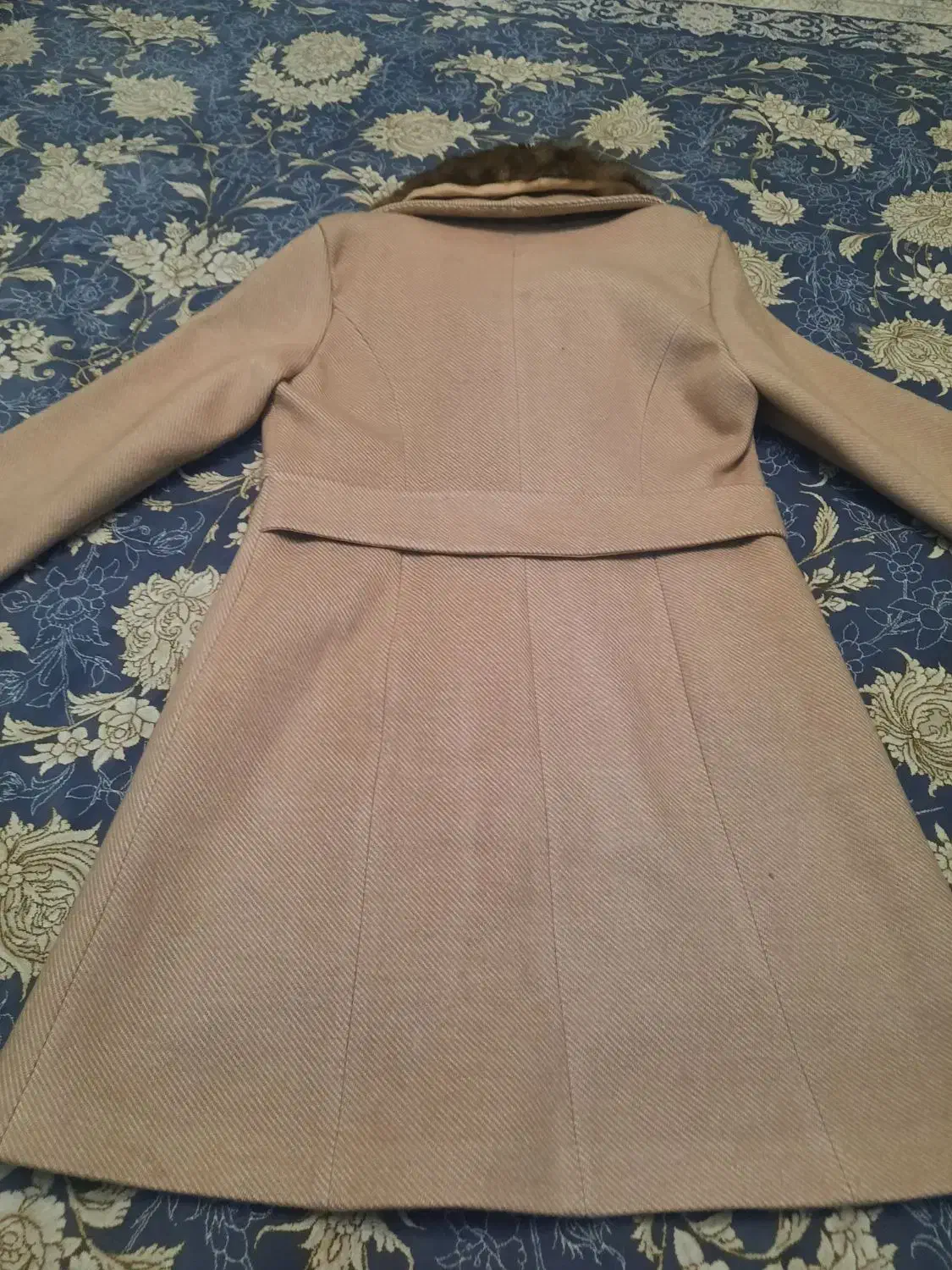 پالتو|لباس|تهران, تختی|دیوار