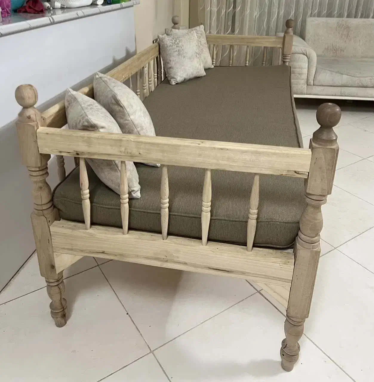 تخت سنتی|صندلی و نیمکت|سبزوار, کوی بهار|دیوار