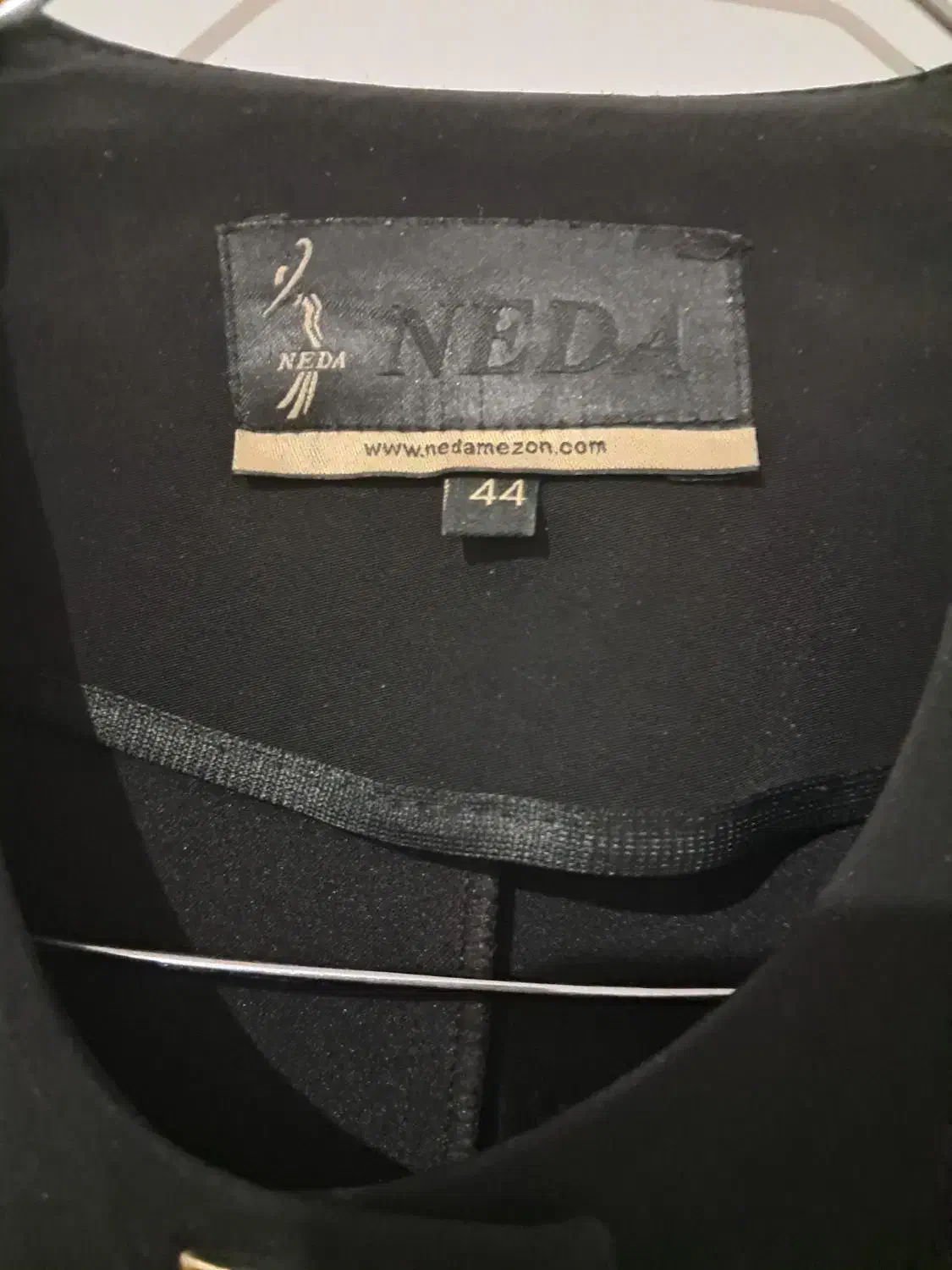 مانتو|لباس|نیشابور, میدان حافظ|دیوار