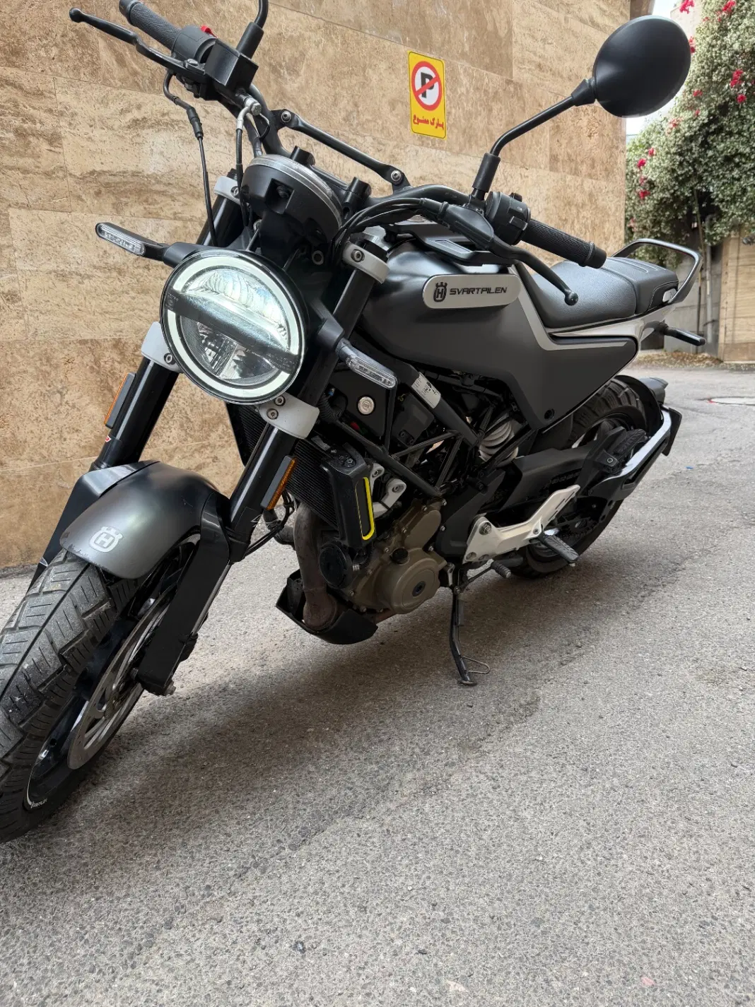 Husqvarna250 ABS|موتورسیکلت|رشت, استقامت ۱|دیوار