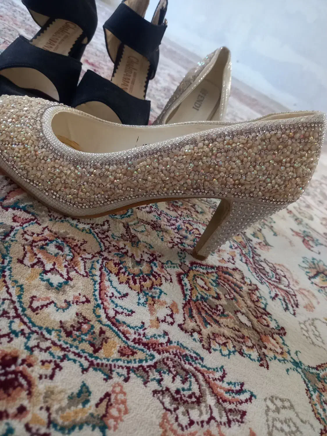 کفش مجلسی|کیف، کفش، کمربند|اسفراین, |دیوار