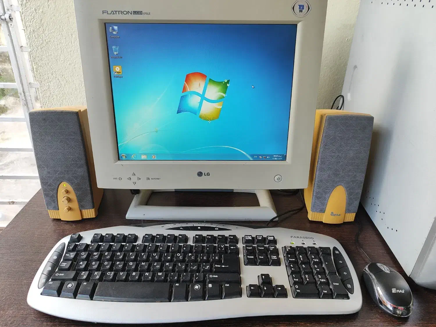 کامپیوتر ۲هسته با رم ۳ ddr2 هارد ۱۶۰ گرافیک ۵۱۲|رایانه رومیزی|چالوس, |دیوار