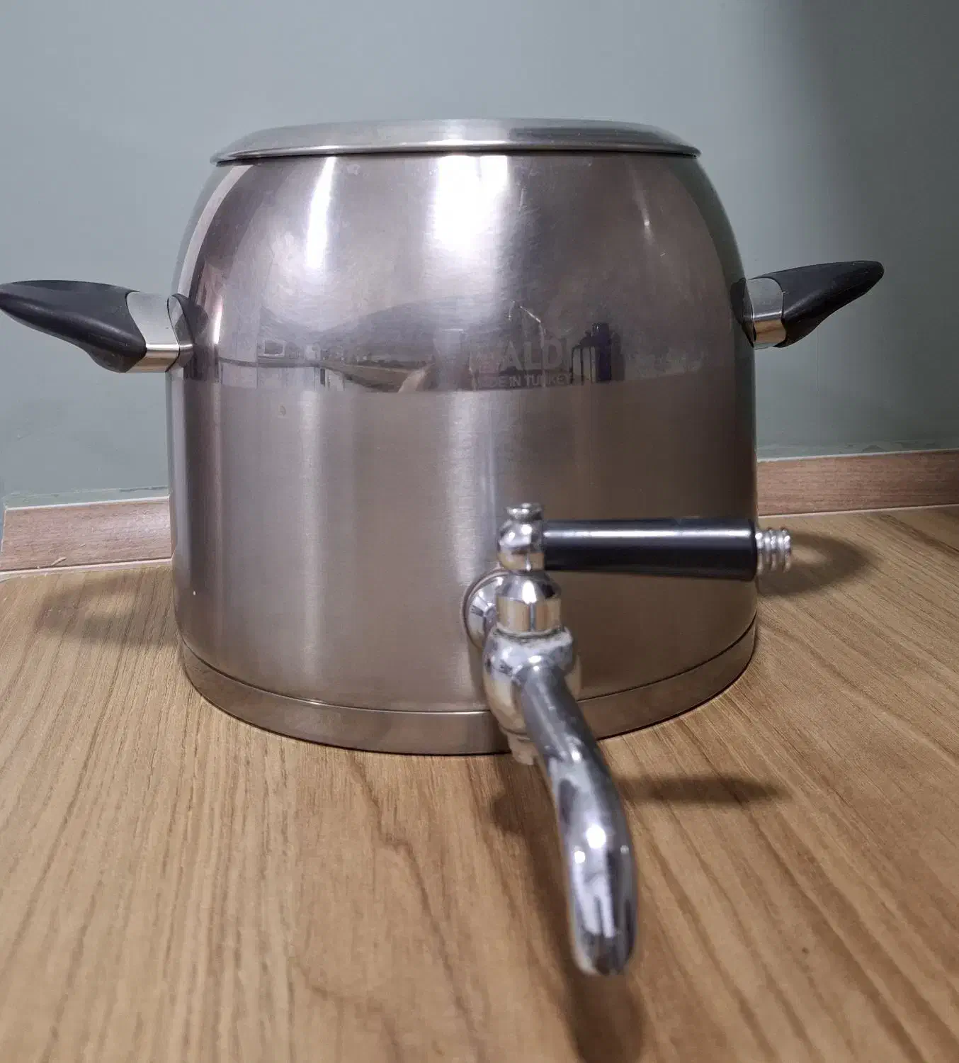 کتری|قوری، کتری، قهوه‌ساز دستی|کرج, شهرک جهان‌نما|دیوار