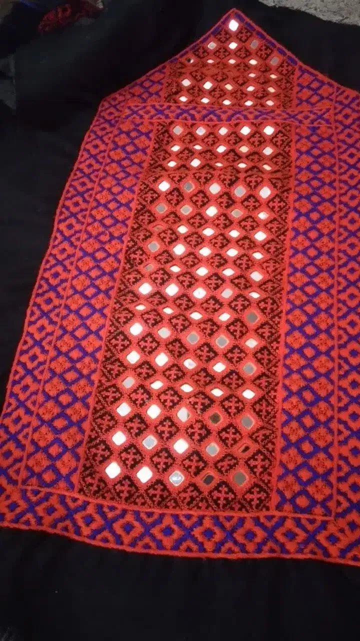 زی استین|لباس|زارچ, |دیوار