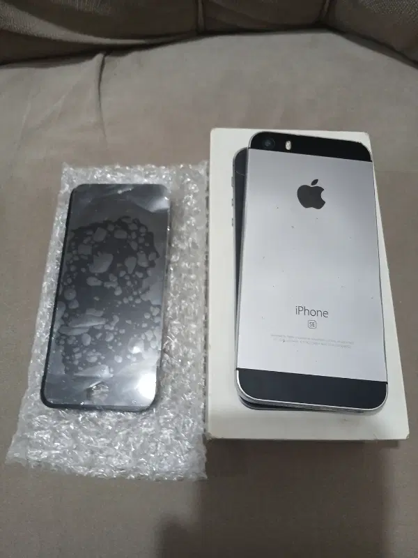 آیفون5 s|ساعت|ایوان, |دیوار