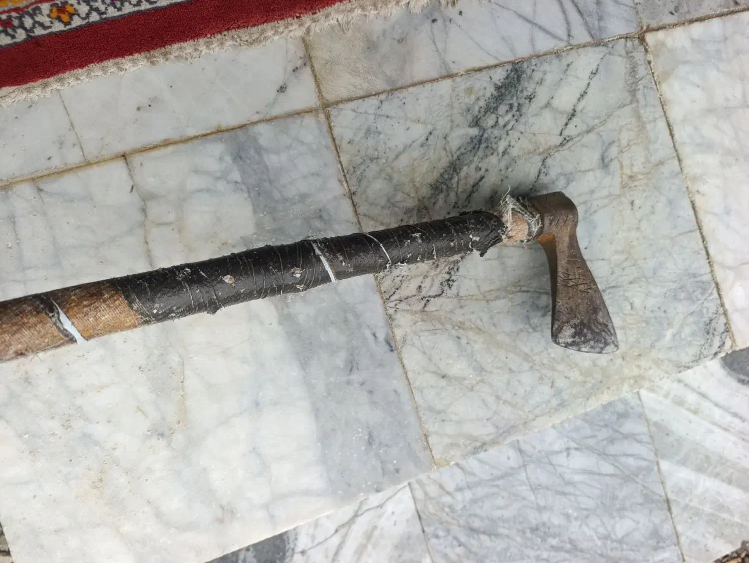 دو عدد تبر|ابزارآلات|گنبد کاووس, |دیوار