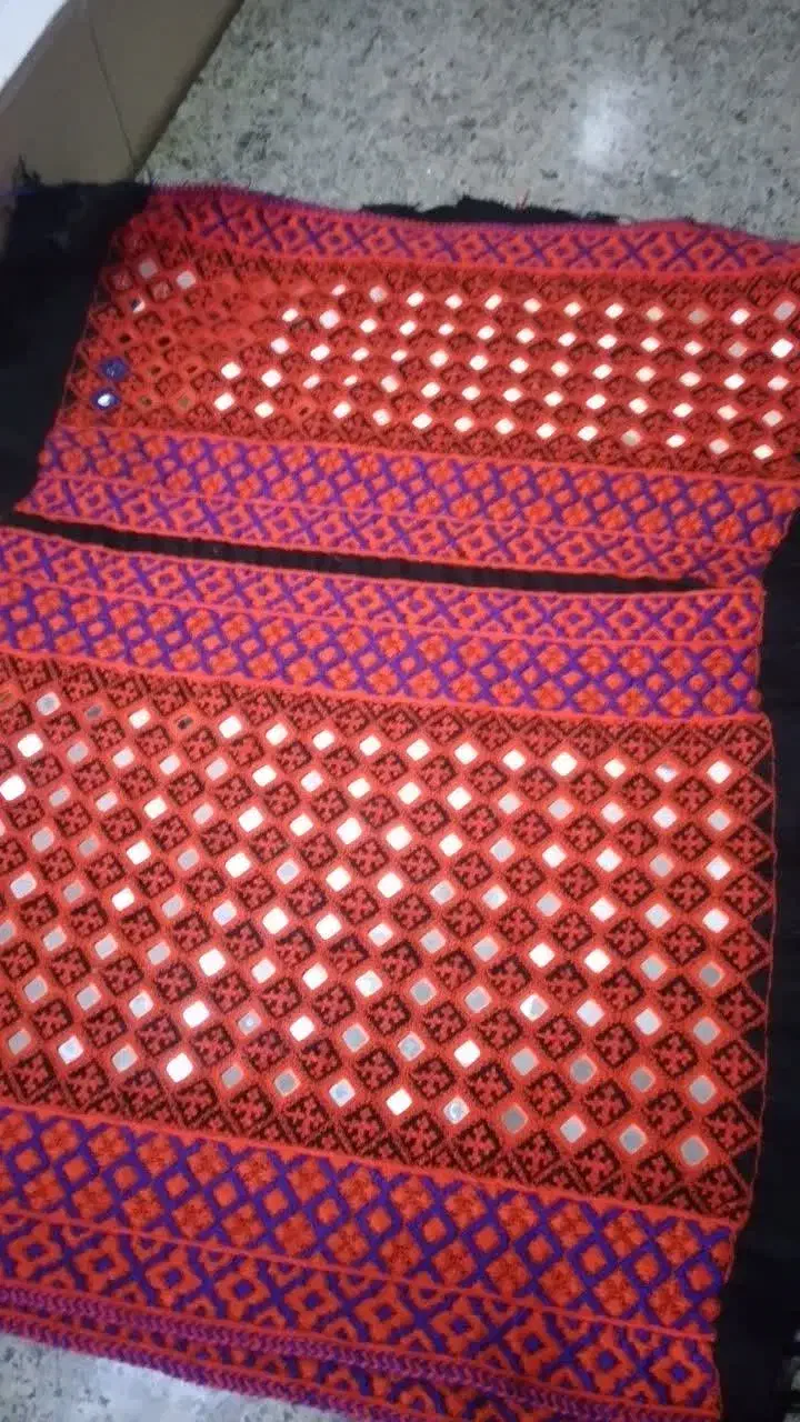 زی استین|لباس|زارچ, |دیوار