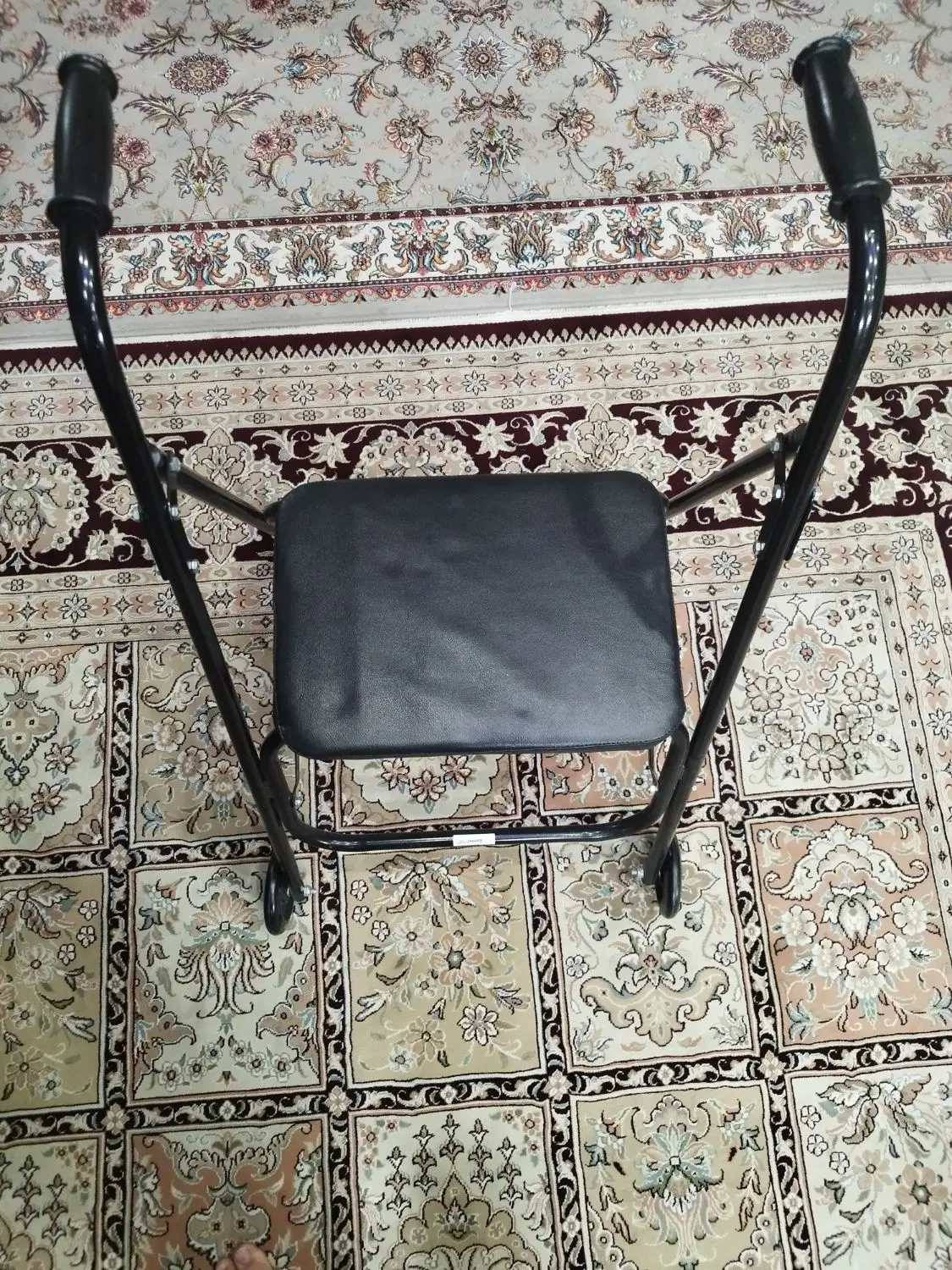 واکر نو|پزشکی|شاهینشهر, عطار|دیوار