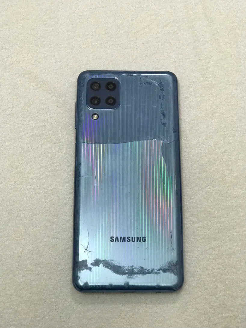 Samsung M32|موبایل|بادرود, |دیوار