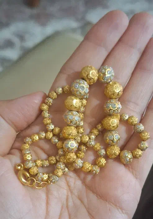 گردنبند|جواهرات|دوگنبدان, |دیوار