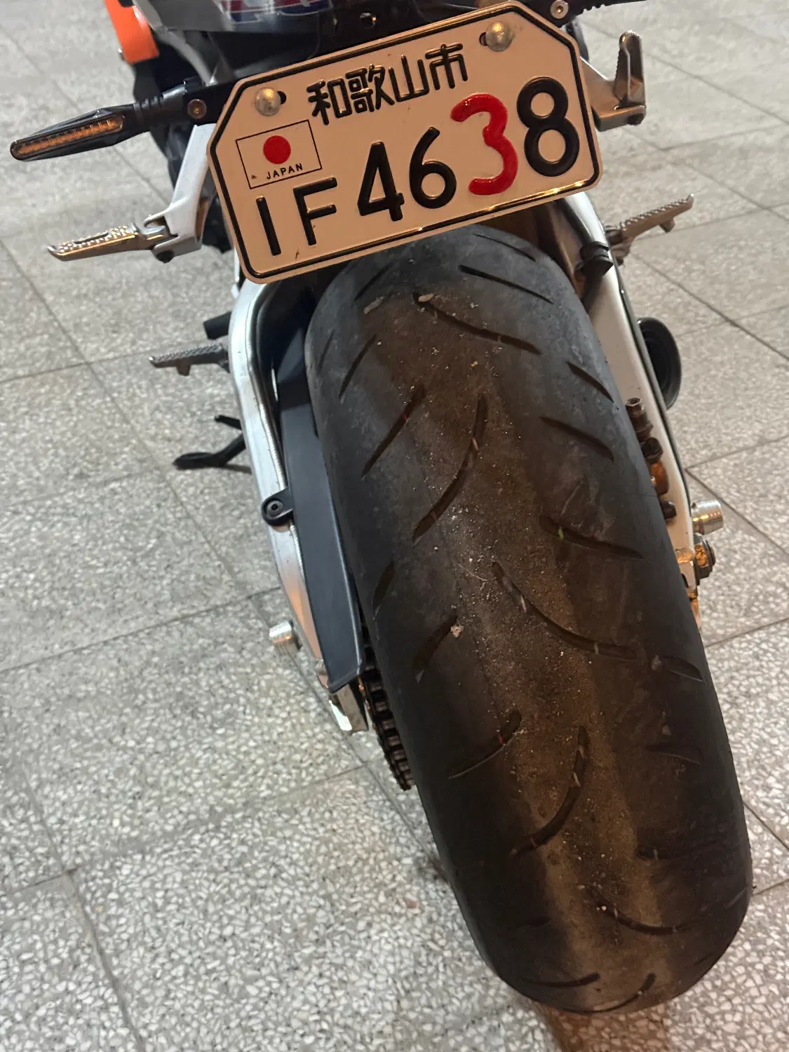 Cbr100 ۲۰۱۵|موتورسیکلت|میانه, |دیوار