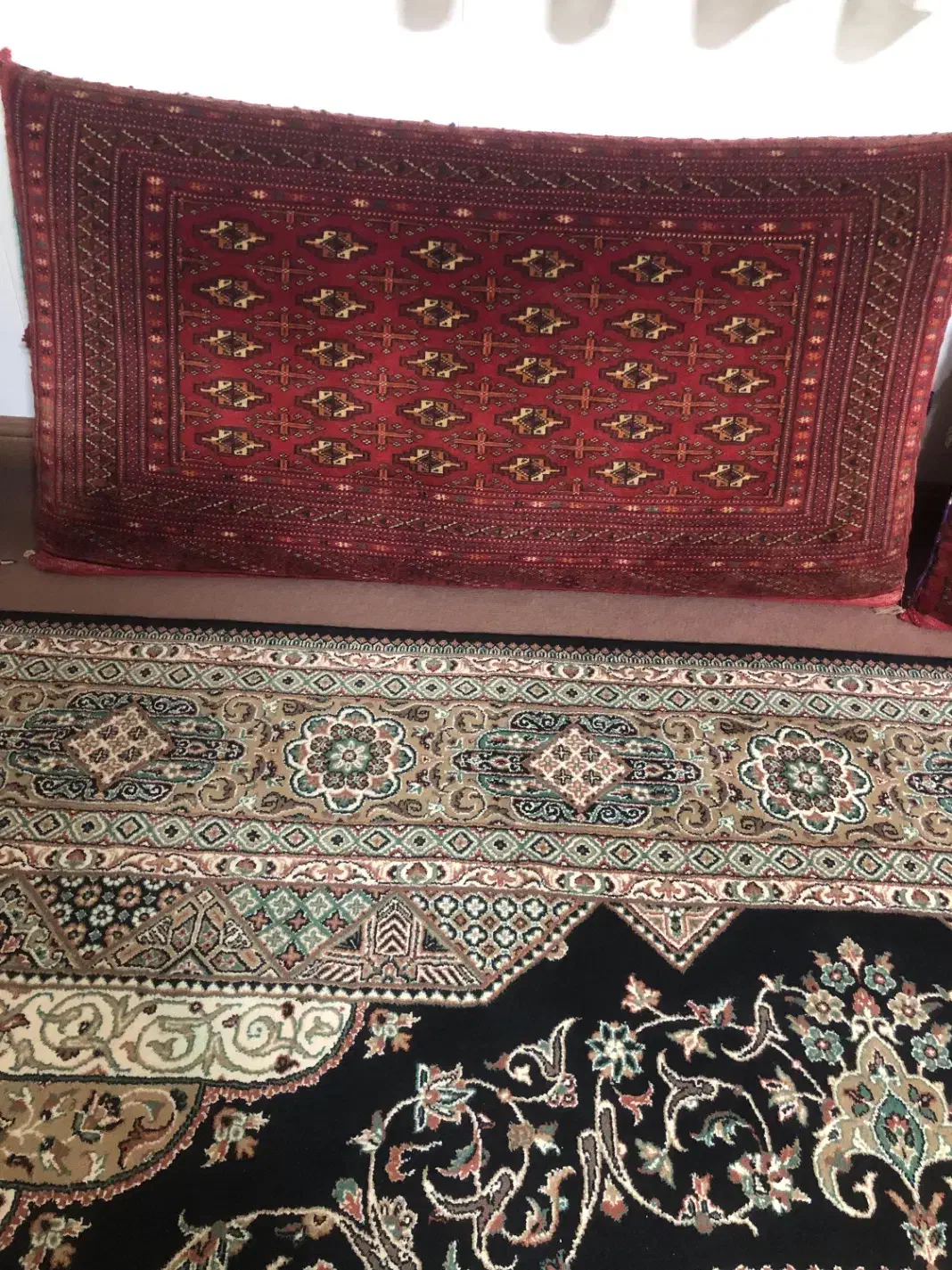 یک جفت|پشتی|نگین شهر, |دیوار