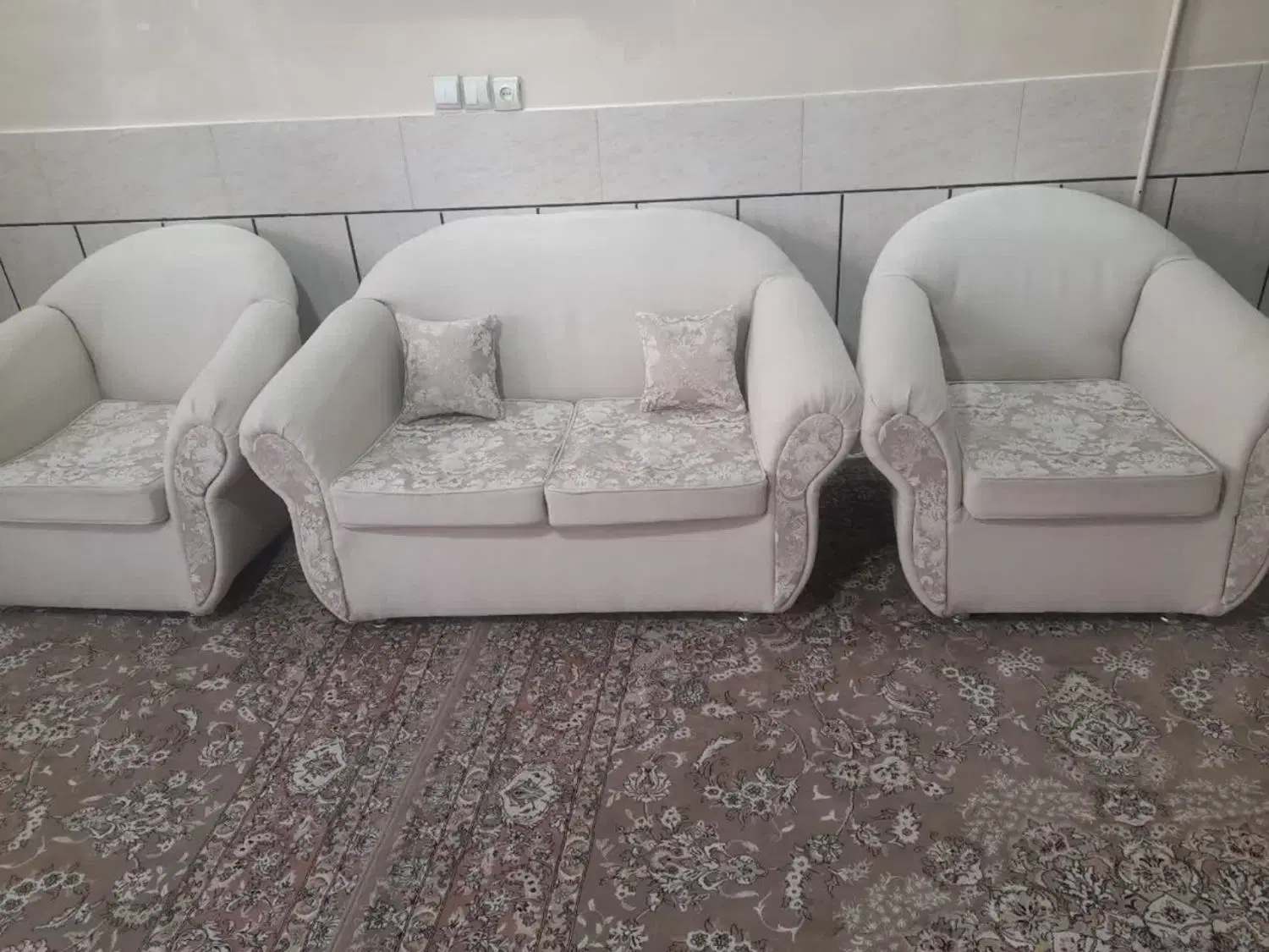مبل راحتی|مبلمان خانگی و میز عسلی|خمینی‌شهر, |دیوار