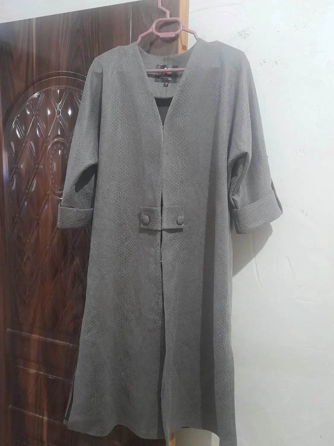 پالتو|لباس|شباب, |دیوار