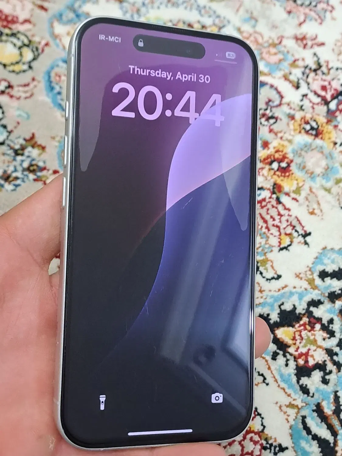 iPhone 16|موبایل|قم, قلعه کامکار|دیوار