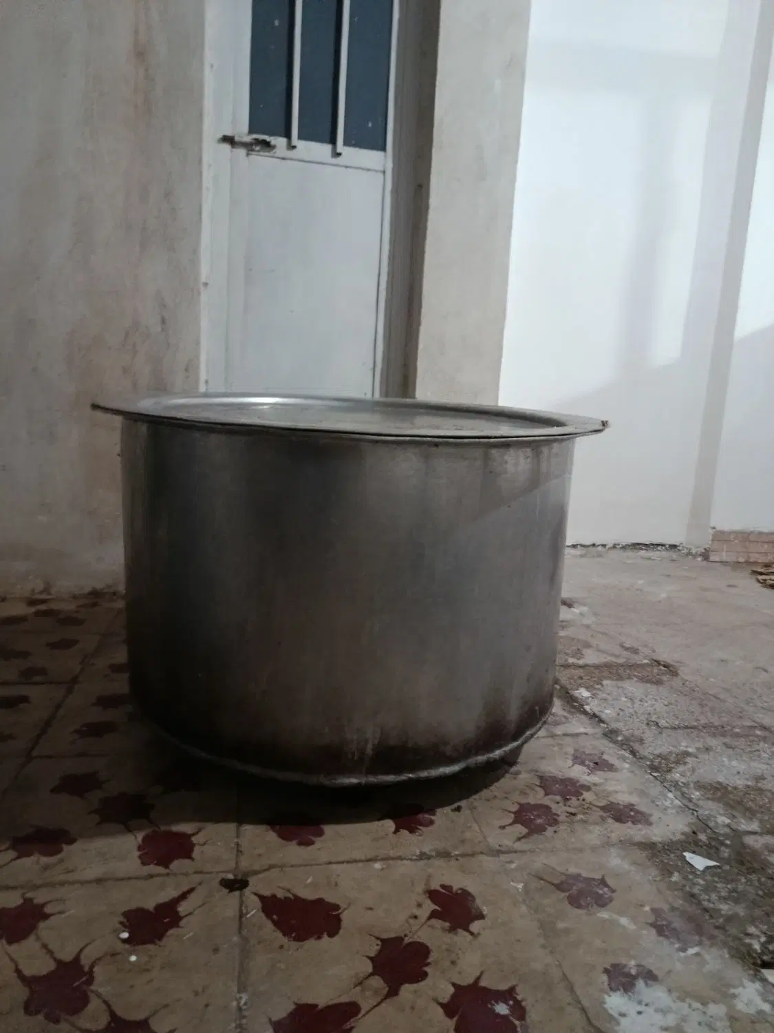 دیگ بزرگ|ظروف پخت‌وپز|رشت, بیجارپس|دیوار