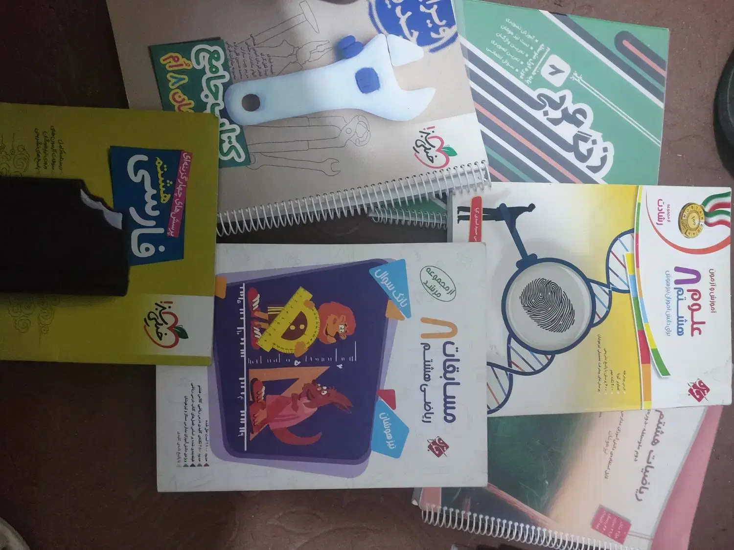 کتاب|کتاب و مجله آموزشی|اصفهان, ارزنان|دیوار