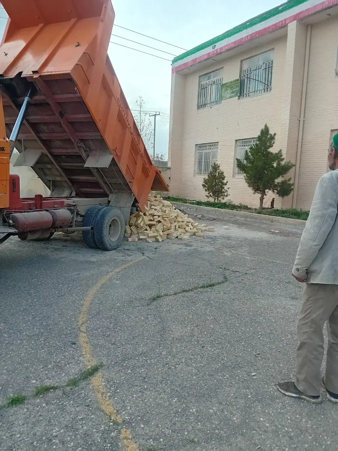 فروش سیمان اجر گچ اهک خاک باغچه|عمده‌فروشی|مشهد, دوست آباد|دیوار