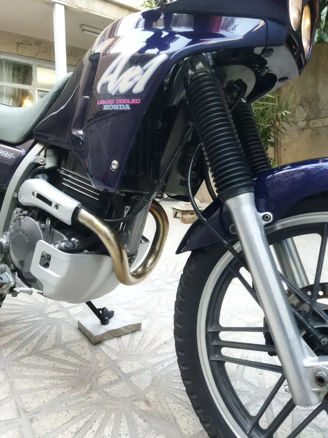 ax1 250|موتورسیکلت|شیراز, گل سرخ|دیوار