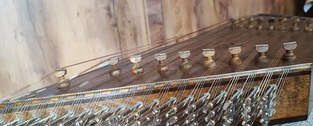 سنتور|سازهای سنتی|کلاله, |دیوار