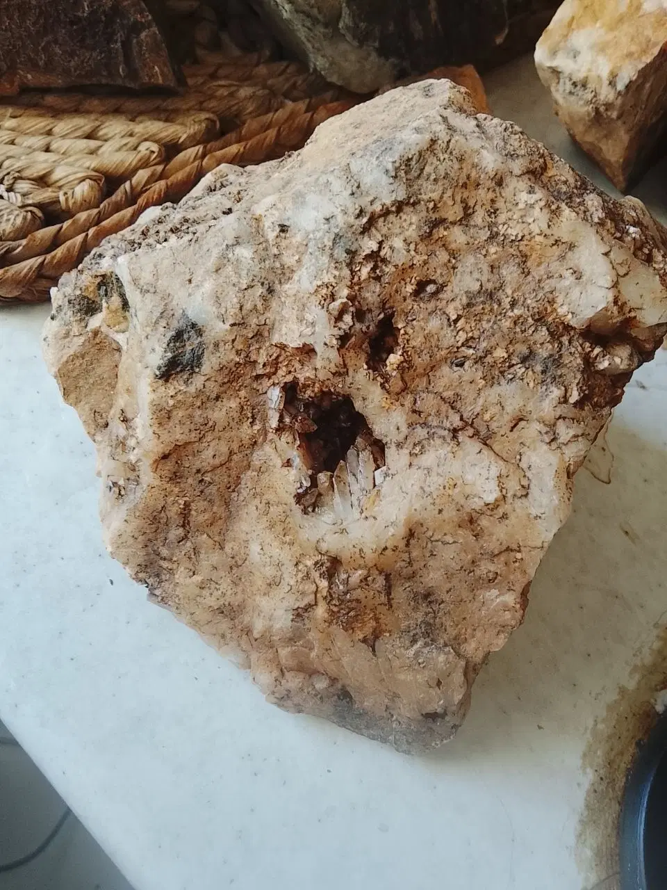 سنگ طلا|جواهرات|گلوگاه بابل (گلیا), |دیوار