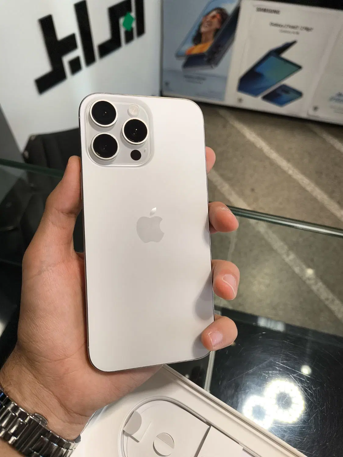 iphone 16 pro max silver|موبایل|اصفهان, هزارجریب|دیوار