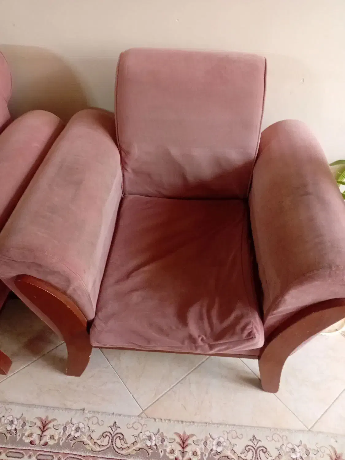 مبلمان|مبلمان خانگی و میز عسلی|اصفهان, بوستان کوهستانی صفه|دیوار