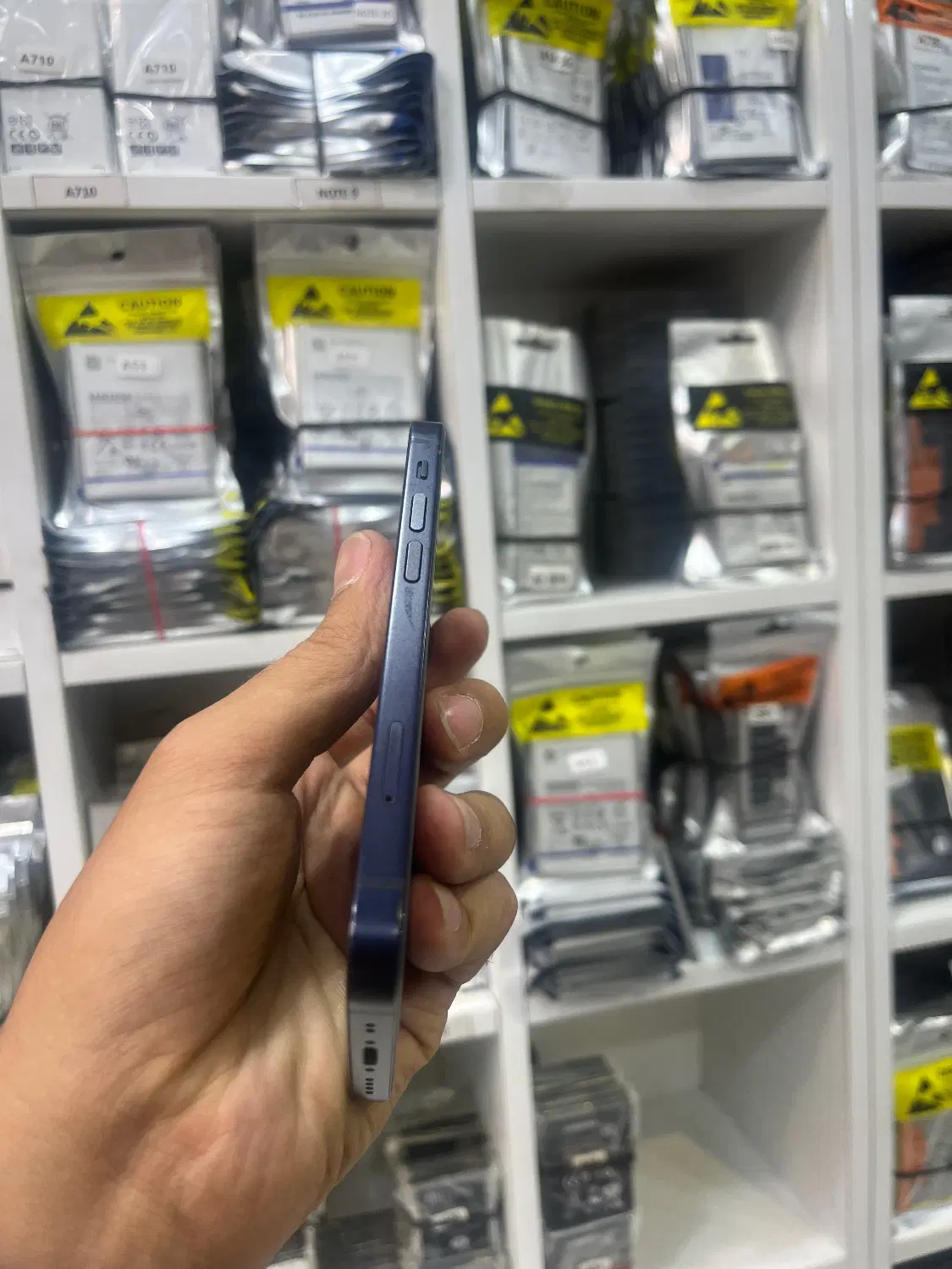 12mini|موبایل|تهران, شیخ هادی|دیوار
