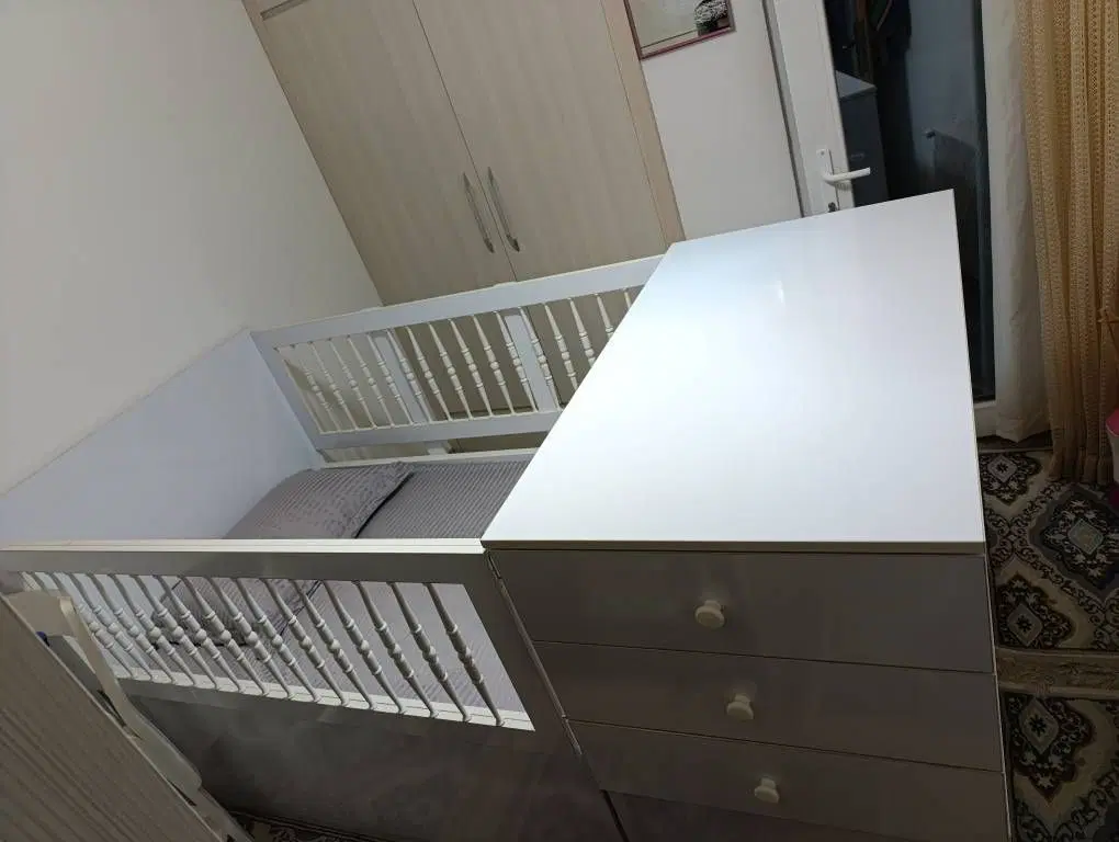 تخت|تخت و صندلی بچه|رشت, حومه رشت|دیوار