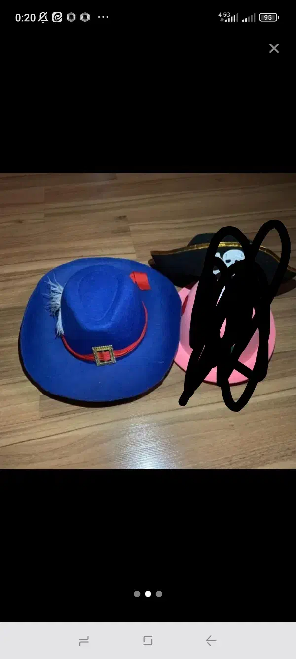 کلاه زیبا|لباس|شیراز, تندگویان|دیوار