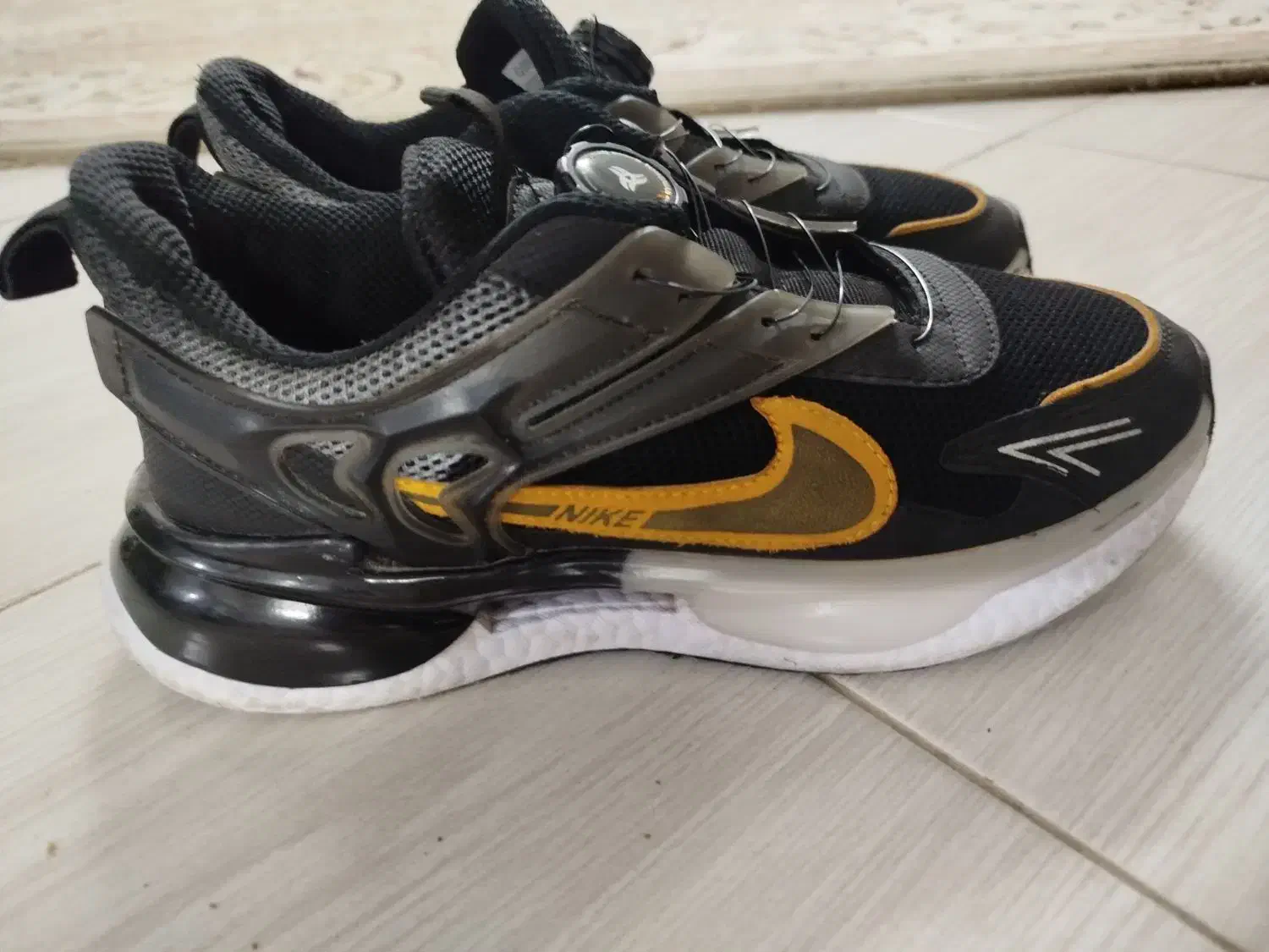 کفش کپسولی|کیف، کفش، کمربند|نیشابور, خط کاشمر|دیوار