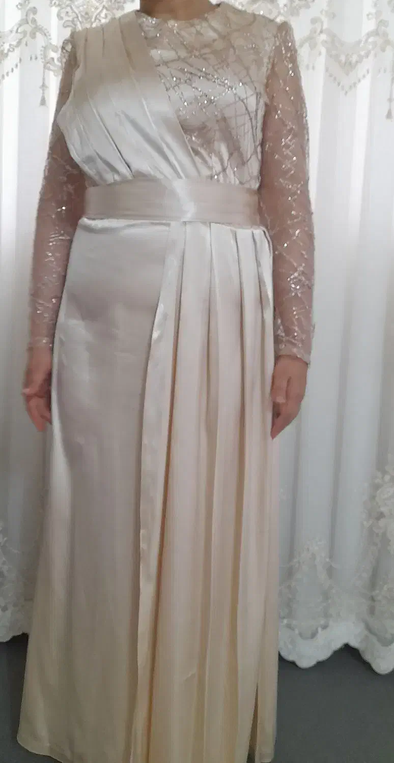 لباس مجلسی|لباس|قم, حقیقت|دیوار