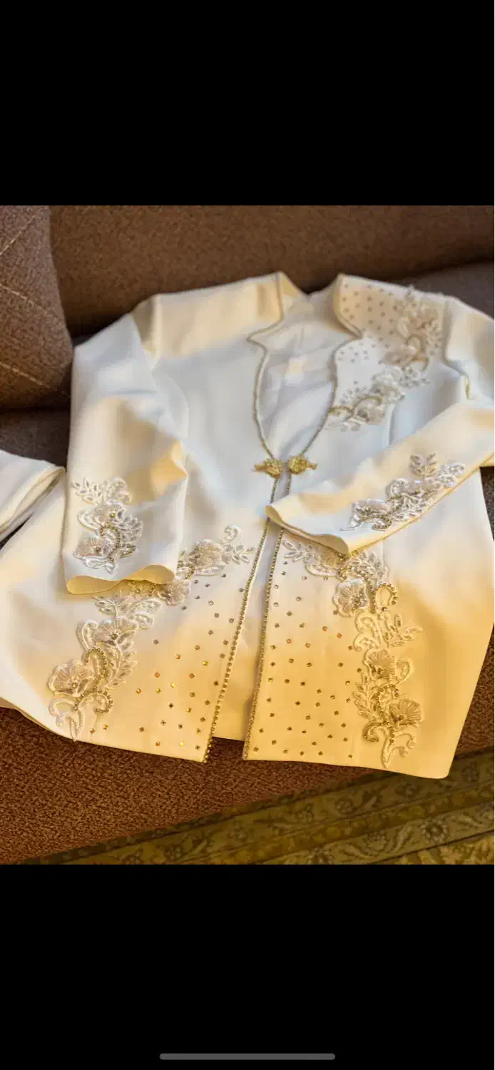 کت سفید|لباس|کرمان, |دیوار