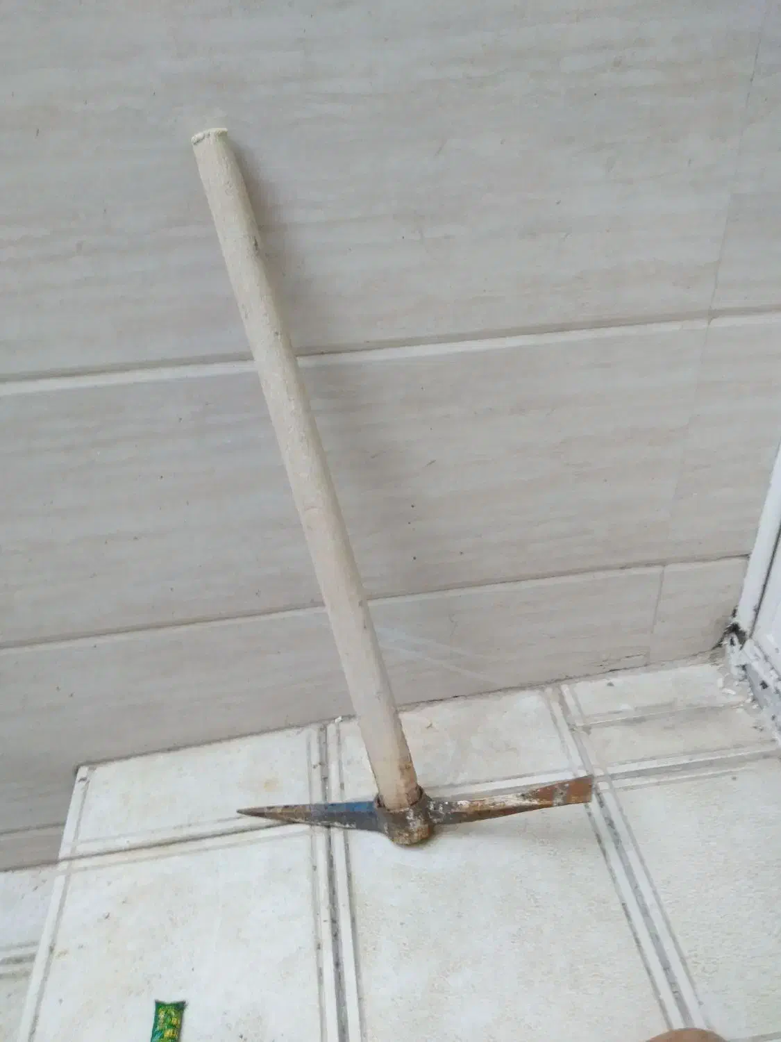 کلنگ|کلکسیون اشیاء عتیقه|ملایر, |دیوار