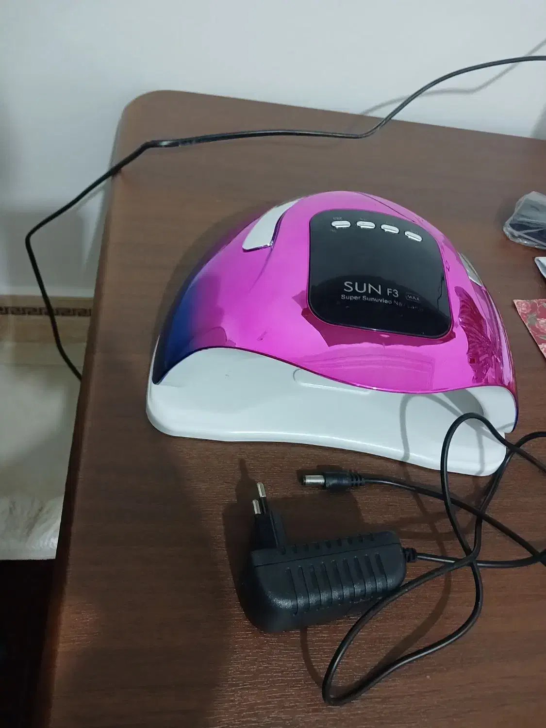 یوی|آرایشگاه و سالن‌های زیبایی|رشت, سلیمانداراب|دیوار