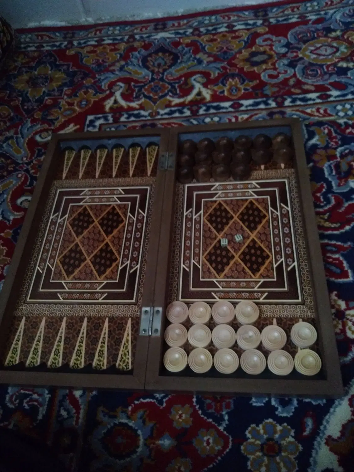 تخته نر|اسباببازی|کمیجان, |دیوار