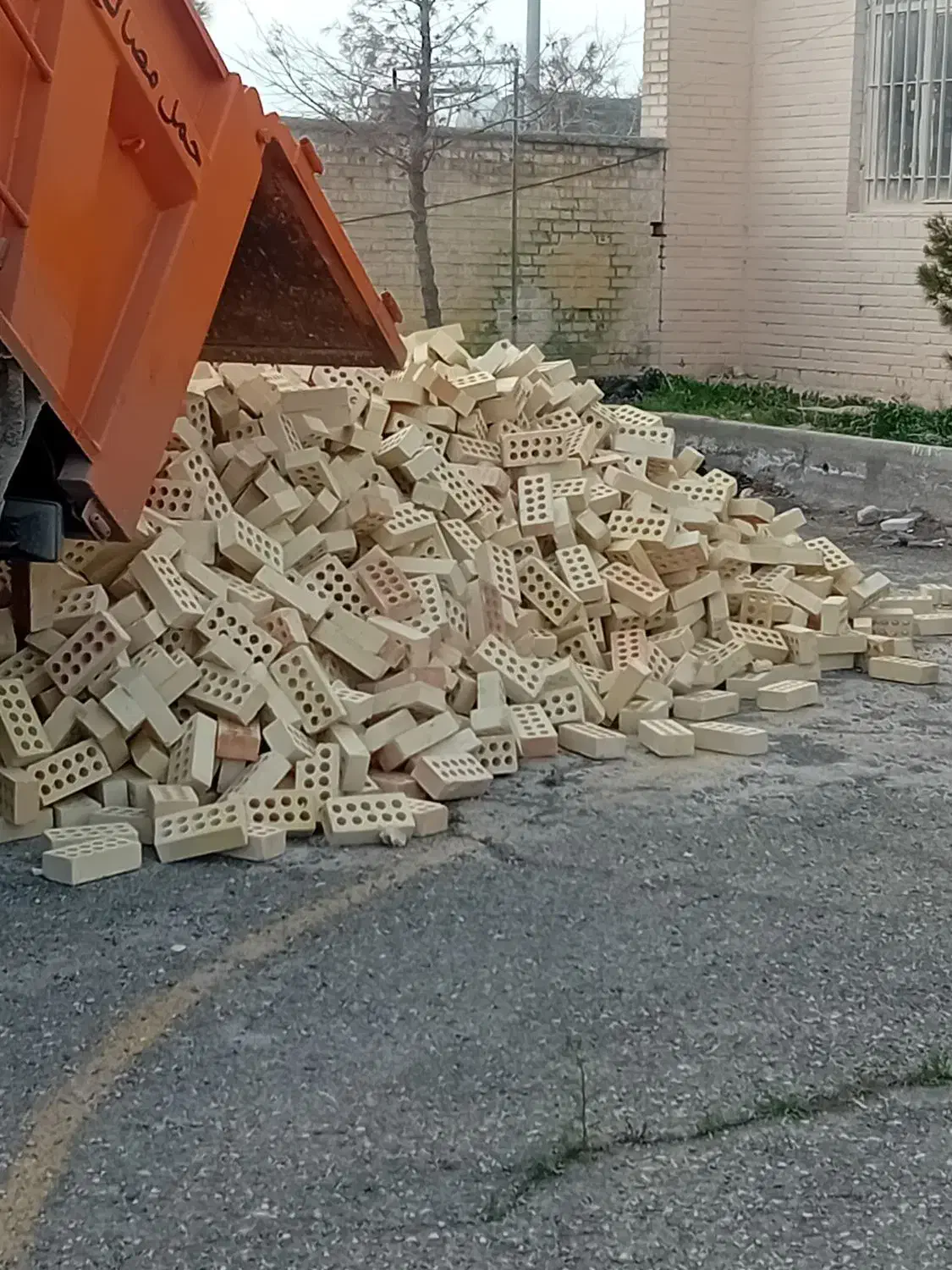 فروش سیمان اجر گچ اهک خاک باغچه|عمده‌فروشی|مشهد, دوست آباد|دیوار