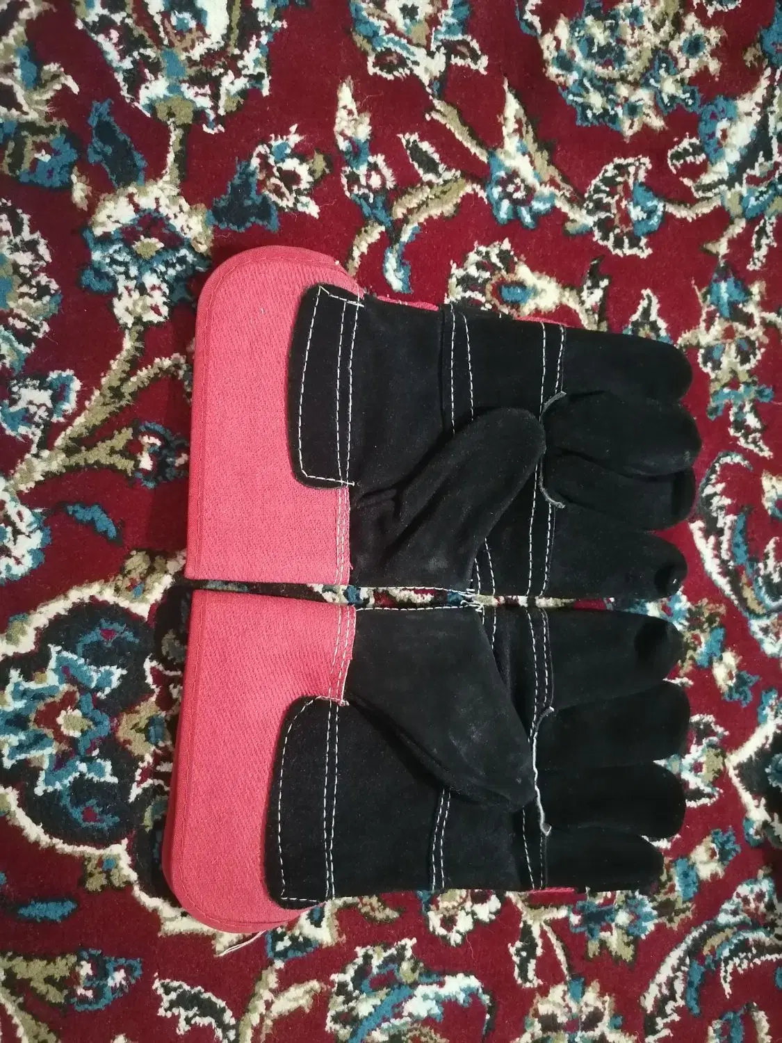 دستکش|ابزارآلات|نیشابور, باغ نو|دیوار