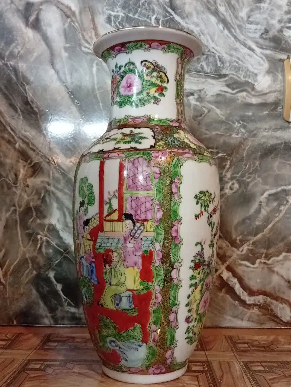 گلدان مرغی|کلکسیون اشیاء عتیقه|اصفهان, قهجاورستان|دیوار