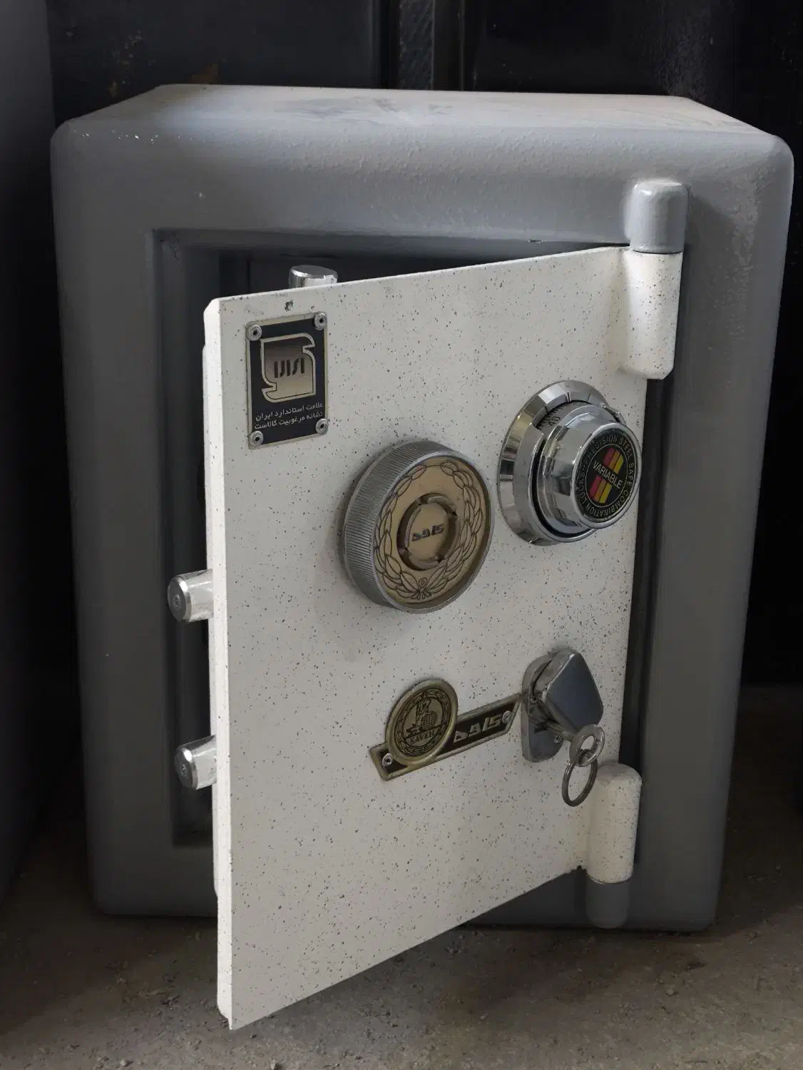 گاوصندوق کاوه مدل150kk(ارتفاع 52 عرض 40 وزن 130kg)|ابزارآلات|تهران, فرودگاه مهرآباد|دیوار