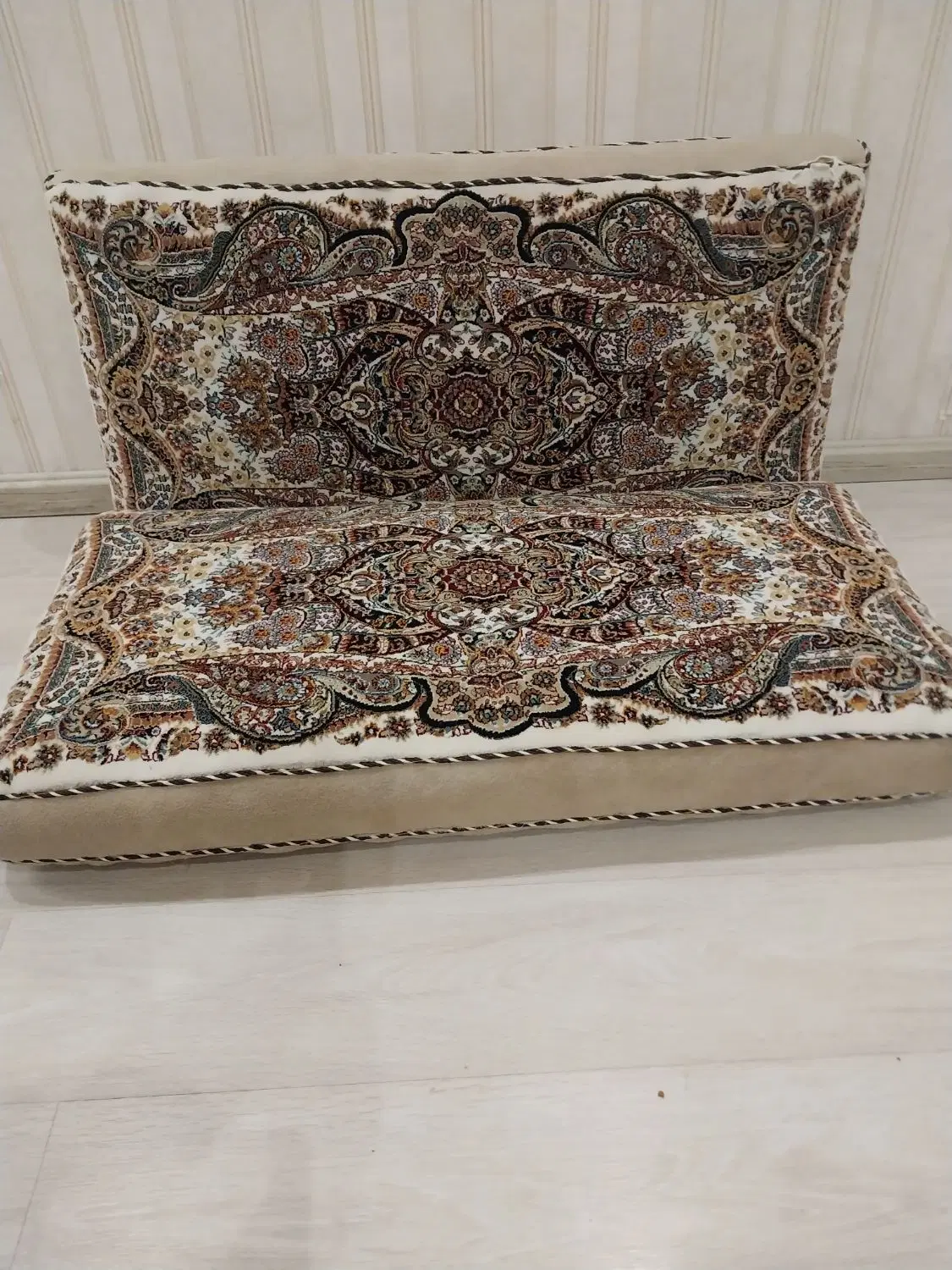 پشتی|پشتی|زنجان, |دیوار