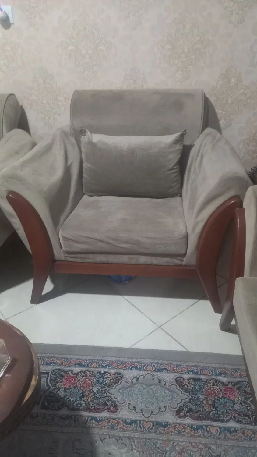 مبلمان|مبلمان خانگی و میز عسلی|کرج, چهارصد دستگاه|دیوار