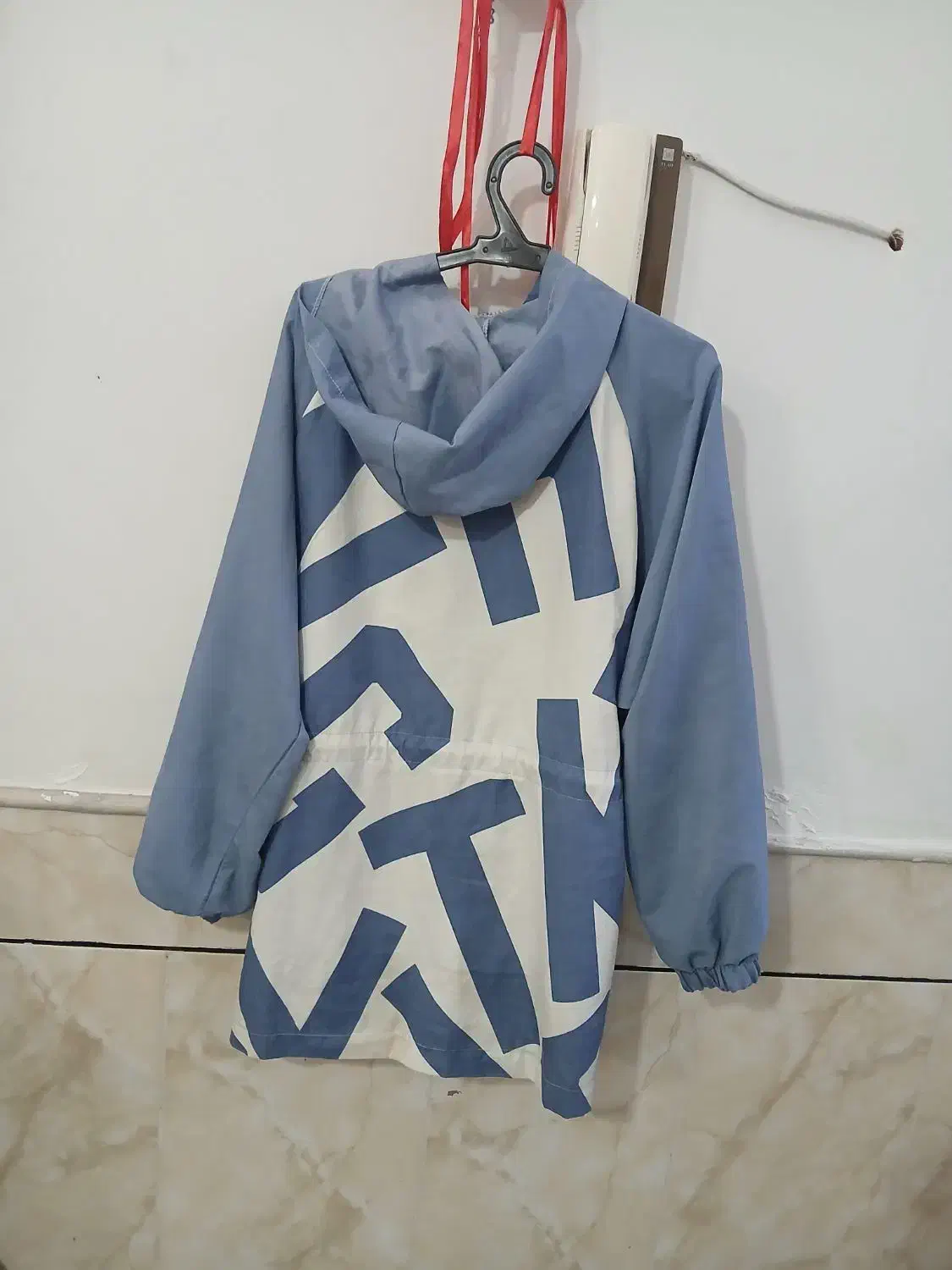 بعلت تغییر شغل|لباس|آران و بیدگل, |دیوار